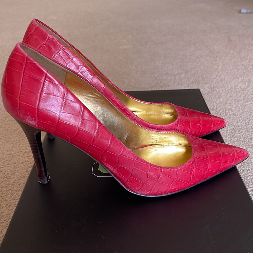 Lauren - Ralph Lauren - red pump size 9 B. - Picture 2 of 6